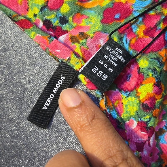 NWT Vero Moda Shirred Milkmaid Dress In Mixed Ditsy Floral - Picture 4 of 9